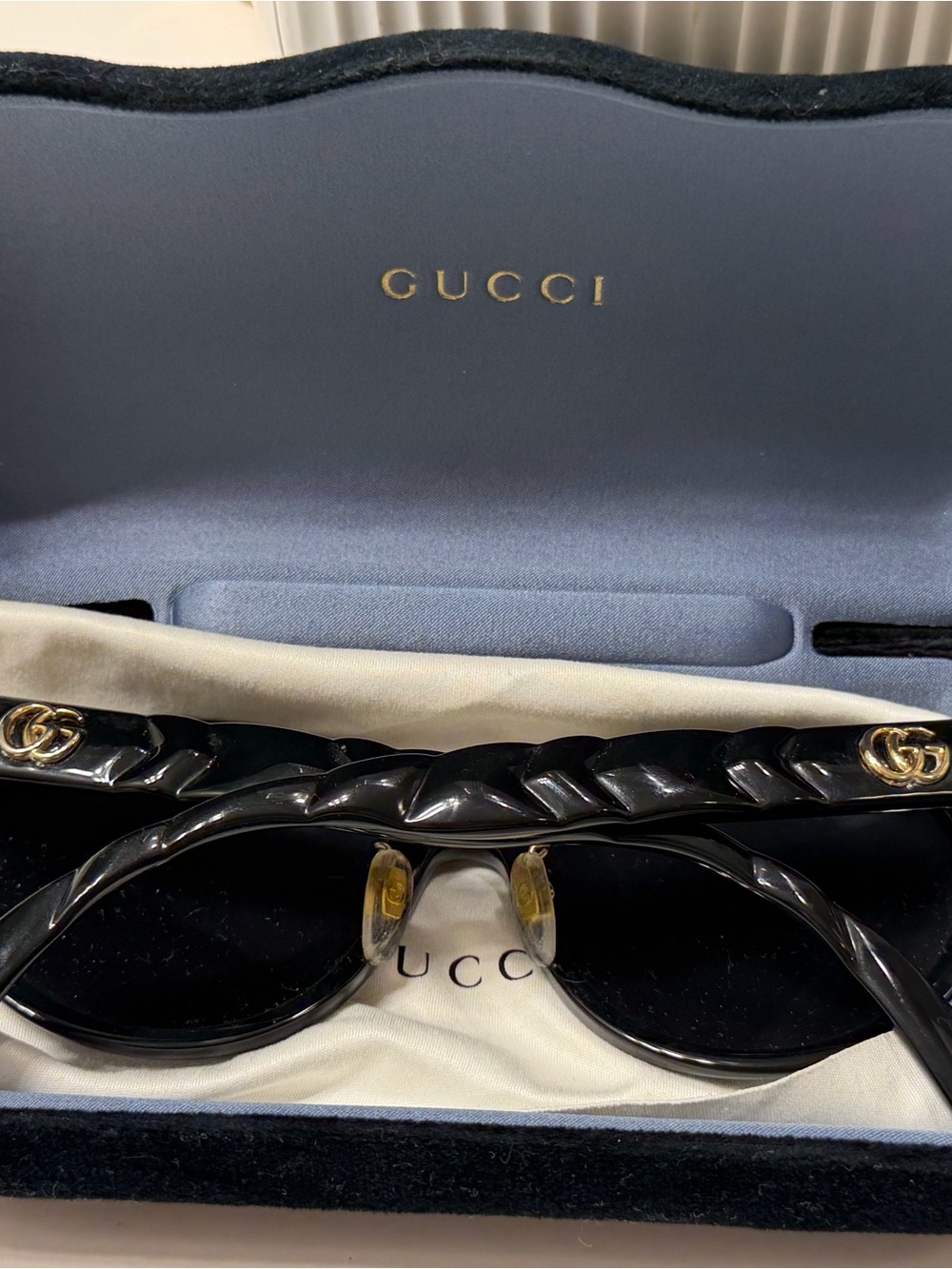 Gucci Black Round Women's Sunglasses with Gold Hardware - Picture 7 of 10